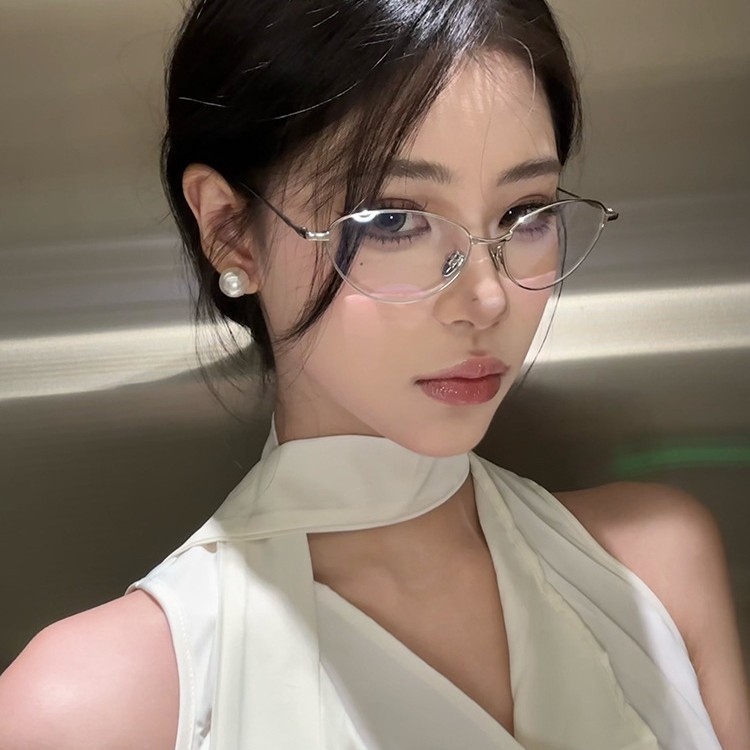 กรอบแว่นตาโลหะทรง Cat Eye สไตล์เรโทร สีเงิน