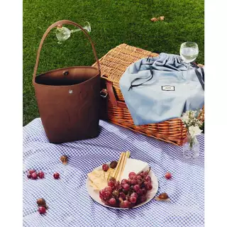 พร้อมส่ง จากไทย Rally The Bag Whisper Picnic (Limited) มีหนังกลับ ลายจุด เเดงสตอเบอรี่ ทรงถังมี 2 ขนาด มินิเเละถังใหญ่