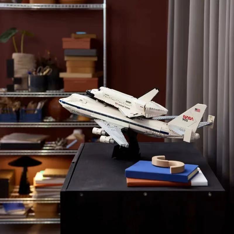 เข้ากันได้กับ 10360 เครื่องบินขนส่งอวกาศประกอบของเล่น