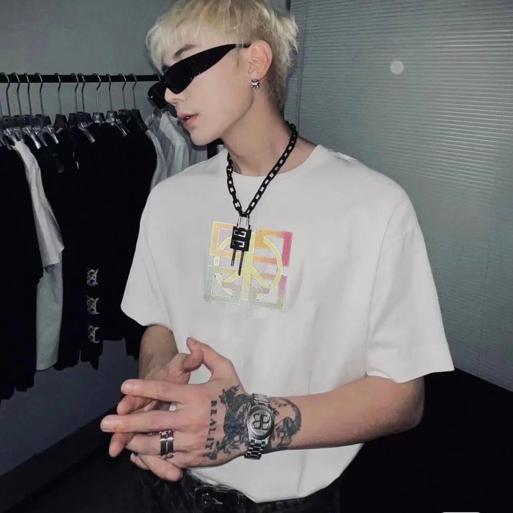 Givenchy แขนสั้นผู้ชาย Street Wear Rainbow Gradient Anti-War โลโก้สีรูปแบบตัวอักษรสโลแกนการพิมพ์ Min