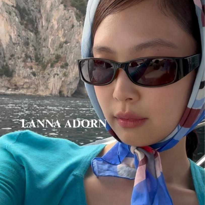 LA 💙COD พร้อมส่ง💙 แว่นกันแดดแฟชั่น Jennie Style ทรงวงรี กรอบแคบ ดีไซน์โค้งรับใบหน้า สไตล์ Cyberpunk Y2K สายฝอ ลุคเท่ทันสมัย ช่วยให้หน้าดูเรียว กันยูวี UV400 เหมาะสำหรับปั่นจักรยาน ใส่ถ่ายรูป ใส่สตรีท ใ