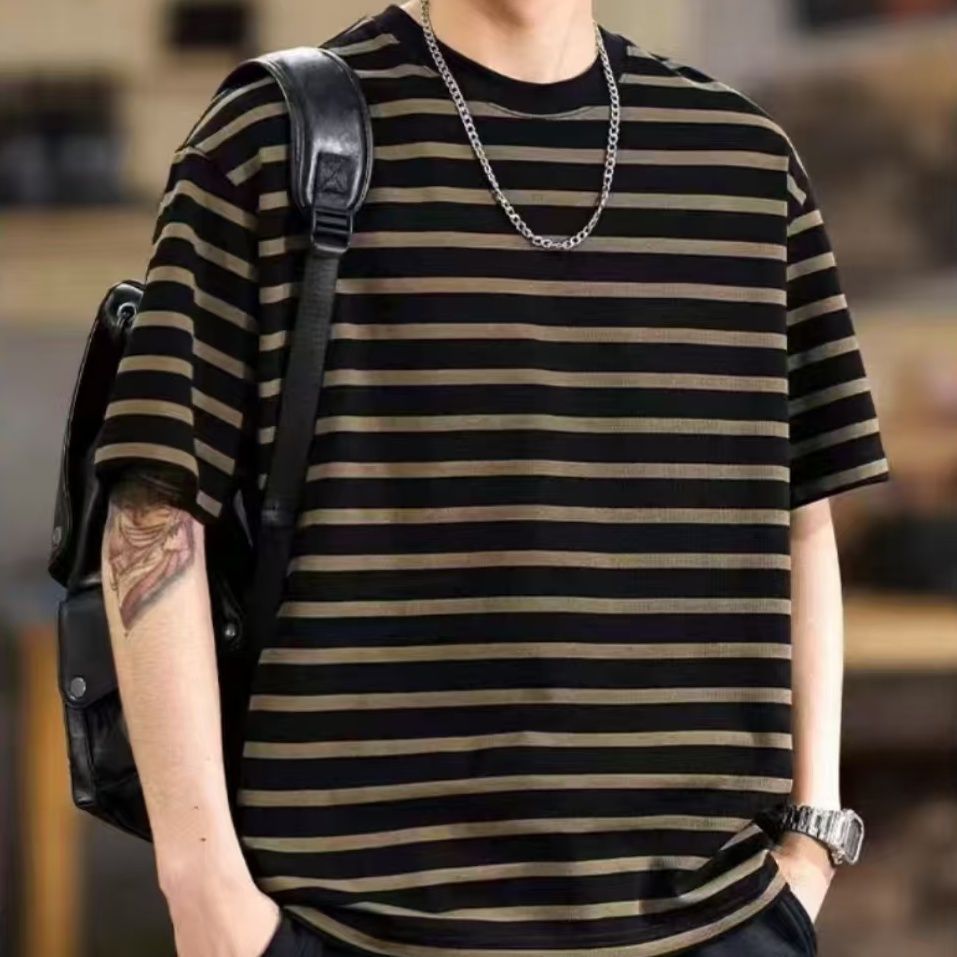 เสื้อผู้ชายแขนสั้นแบบหลวม การออกแบบสำหรับฤดูร้อน สวมใส่ง่ายในวันหยุดหรือโอกาสประจำวัน