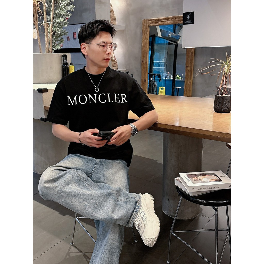 Moncler2026 Moncler-สไตล์ใหม่6XLคลาสสิกรอบคอแขนสั้นเสื้อยืดผู้ชายผู้หญิงสไตล์ขนาดใหญ่ด้านในด้านหน้าไ