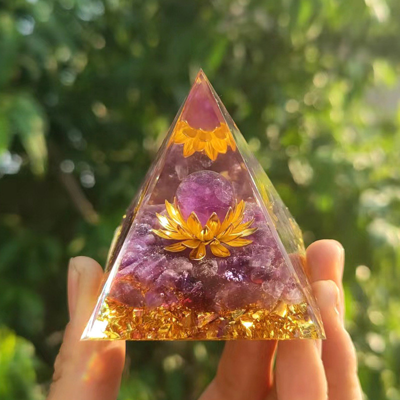 [ชุด DIY] Crystal Pyramid Epoxy Resin-Handmade Desktop Decorative Kit (รวมอัญมณี) -Aesthetics and Fe