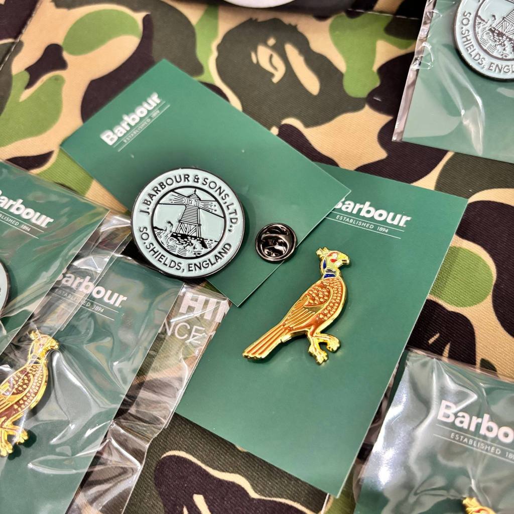 Street Wear British BARBOUR Badge Pin Oil Wax Jacket Accessories logo Classic Style Collar Badge Gif