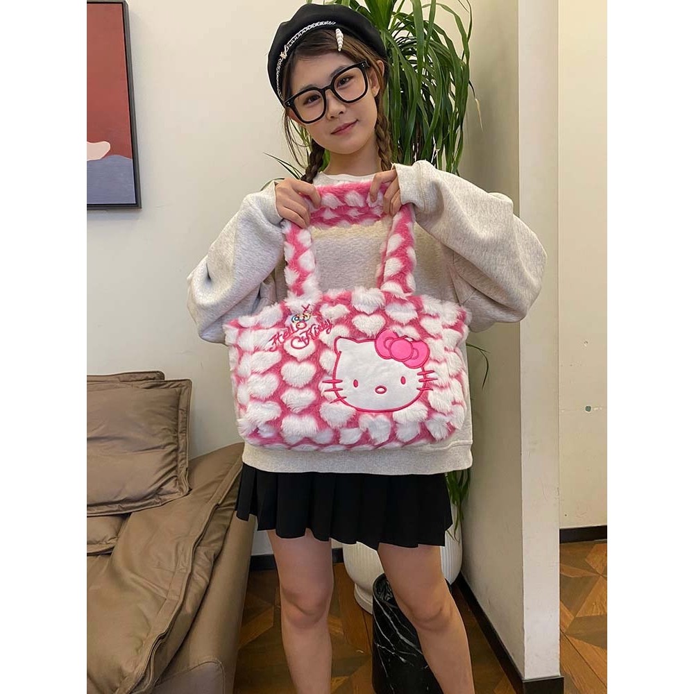 การ์ตูนน่ารัก kitty Cat กระเป๋าสะพายแบบพกพาหญิง Plush ความจุขนาดใหญ่ Niche Design แฟชั่น All-Match ก