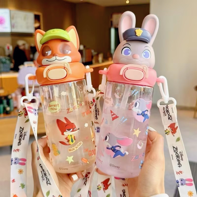 Crazy Zootopia Judy ถ้วยน้ําเด็ก 580 มล. ขวดน้ําความจุขนาดใหญ่พร้อมฟางขวด Tritan BPA ฟรีถ้วยพลาสติกนักเรียน