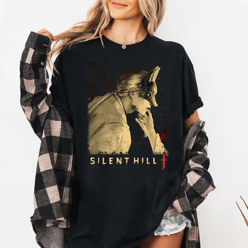 เสื้อยืดลายหน้ากากจิ้งจอก Silent Hill F โคโตยูกิ ฮินาโกะ เสื้อแขนสั้นลายกราฟิกเกมสยองขวัญ สำหรับทุกเ