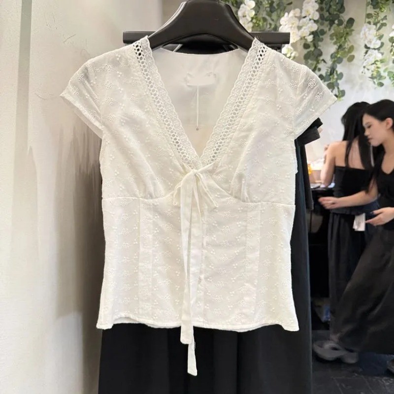 FY-เสื้อสุภาพสตรี สีทึบ คอวี ผูกขึ้น ผีเสื้อ ปม เรียบง่าย หวาน แฟชั่นฤดูร้อน
