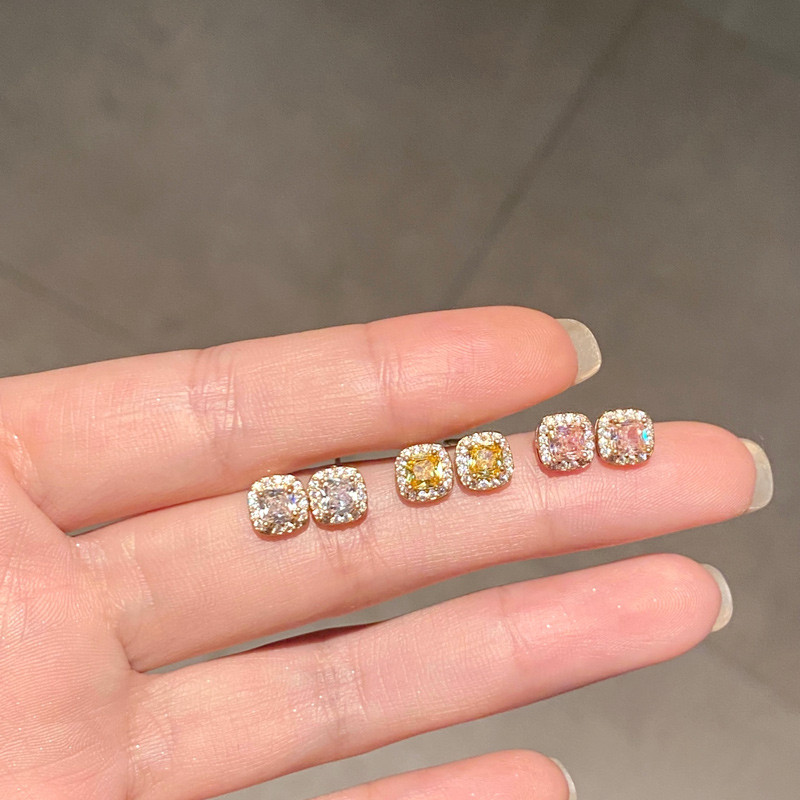 ในไทย✨ต่างหูทรงสี่เหลี่ยม ประดับเพชรสังเคราะห์ (คิวบิกเซอร์โคเนีย) ดีไซน์มินิมอล ใช้งานได้หลากหลาย ระยิบระยับงดงาม.COD