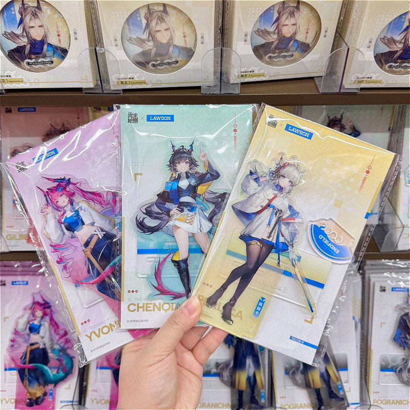 Arknights อย่างเป็นทางการ: Endfield x Lawson Collaboration Merch – Perlica/Chen Qianyu/Yvonne Double Flash Badge, ตุ๊กตาตุ๊กตาและอะคริลิค Standee AKON