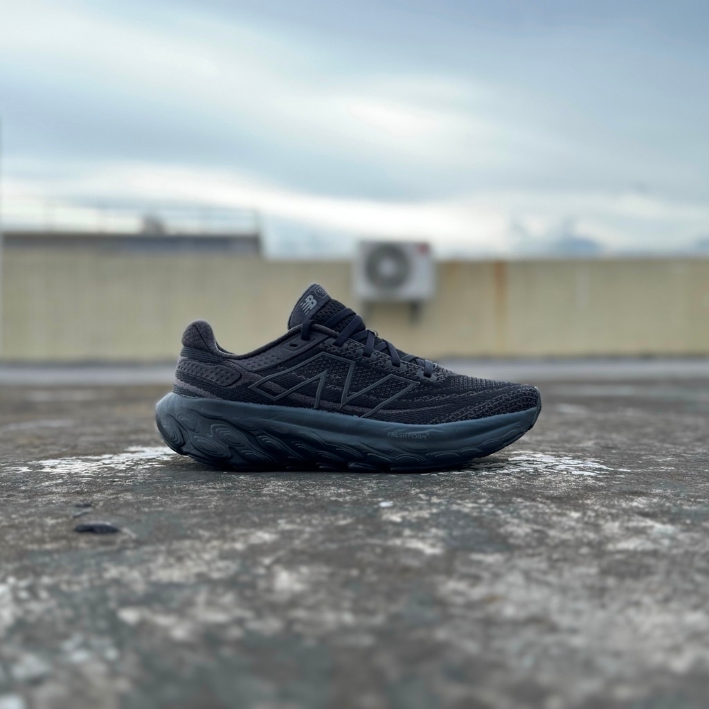 รองเท้าวิ่ง Samuri Ultra-Light Top Cushioning NB1080v13 สีดำ มาใหม่