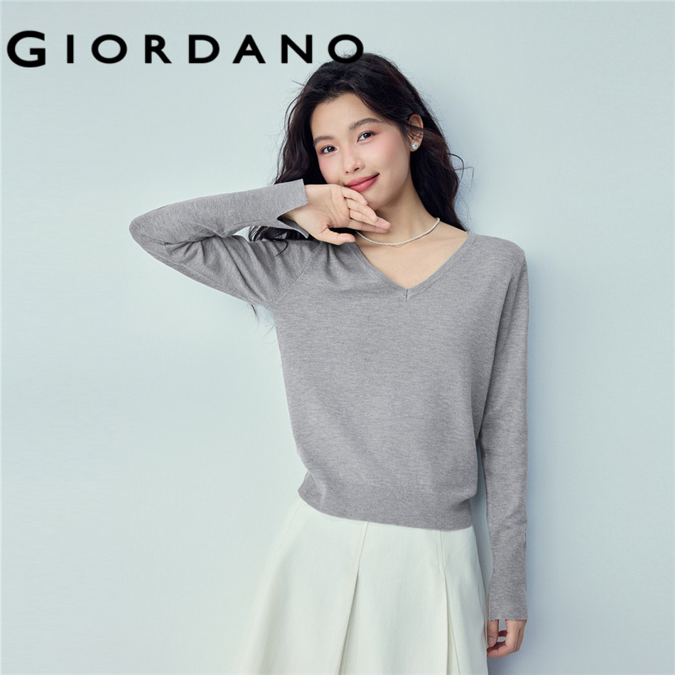 GIORDANO WOMEN Solid color v-neck slim sweater 13355862
