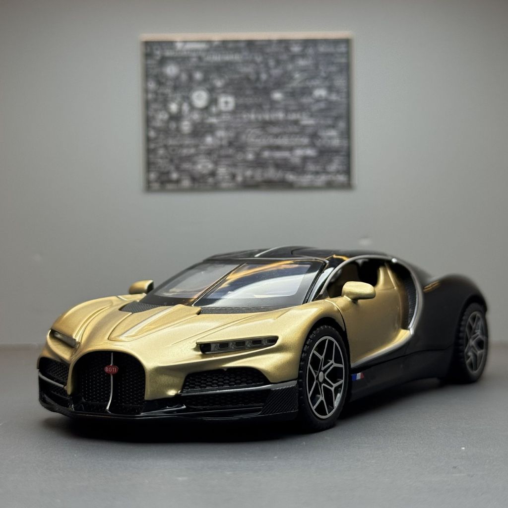 DL 1:32 Bugatti Chiron รถของเล่นเสียงและแสง Diecast โลหะดึงกลับรถ Racing รุ่นคอลเลกชันของขวัญสําหรับเด็ก