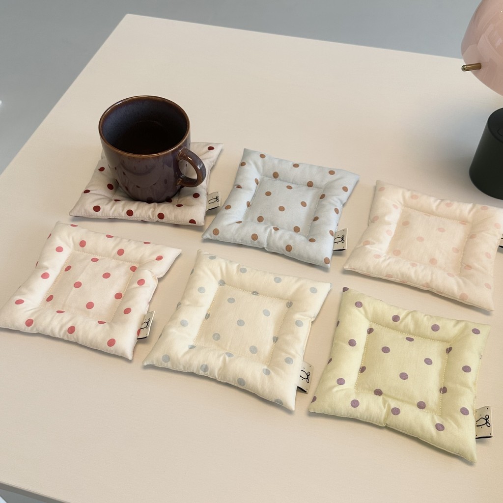 Ins Polka Dot ประณีต Coaster ฉนวนกันความร้อนสแควร์ผ้านุ่มน่ารัก Polka Dot ตกแต่งห้องครัวร้านอาหาร