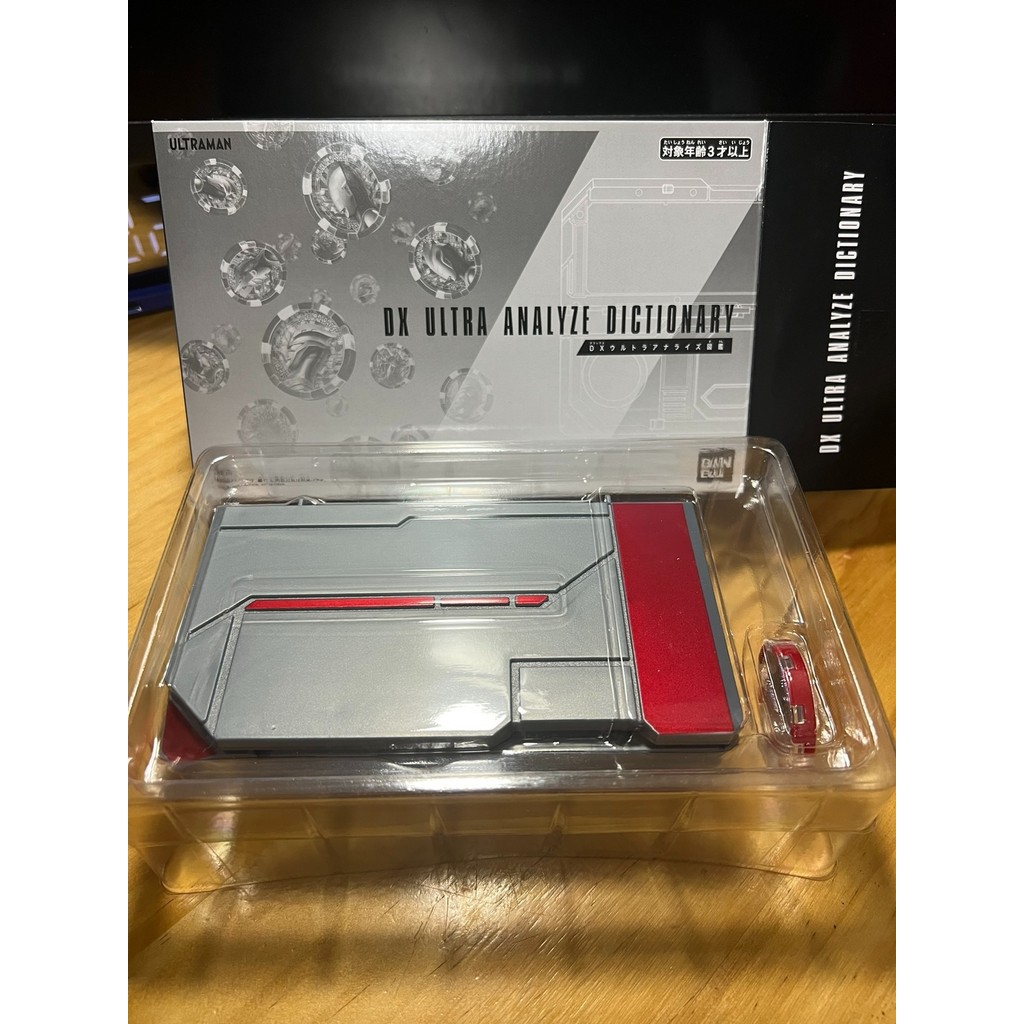 Ready Stock Bandai+PB Limited+DX+Zeta Ultraman+Triga Coin Medal Analyzer หนังสือภาพประกอบสามารถเชื่อ