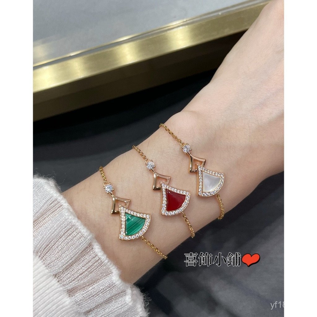 ขายร้อนสไตล์ใหม่ V Gold Diamond-Studded Agate Mother-Of-Pearl กระโปรงสร้อยข้อมือสร้อยคอหญิง IRD5