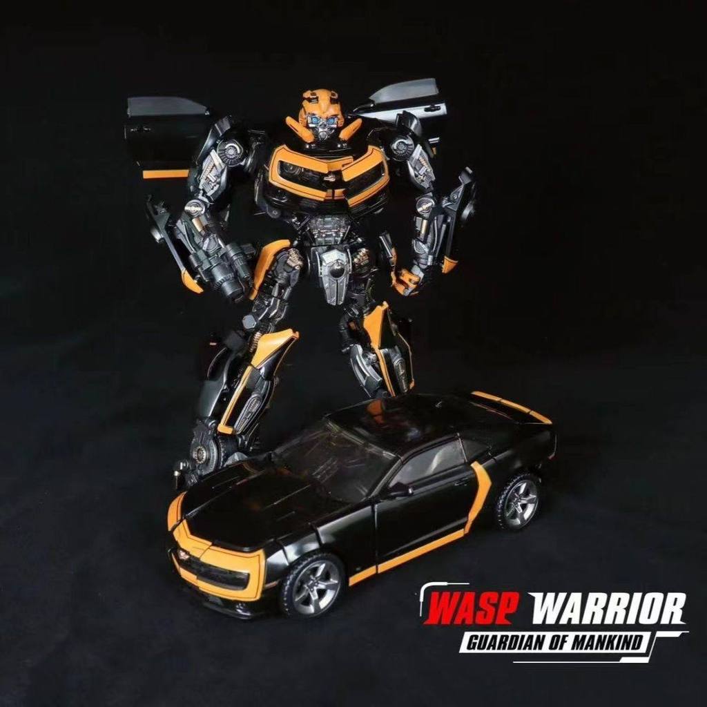 WW01B Dark Bumblebee Warriors Deformation ของเล่นโลหะผสมต้นฉบับขนาดใหญ่รุ่น Chevrolet รถหุ่นยนต์รุ่น