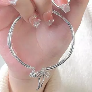 กำไลข้อมือ Möbius ดีไซน์เจ้าหญิงในฝัน ประดับด้วยโบว์และกระดิ่ง ปรับขนาดได้ เหมาะสำหรับเพื่อนสนิท เครื่องประดับหรูหรา