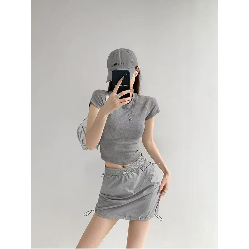 <Moses Queen> เสื้อยืดแขนสั้นคอกลมสไตล์อเมริกัน ดีไซน์ไหล่กว้างแบบอเมริกัน ทรงเข้ารูปเน้นเอว เหมาะสำหรับฤดูร้อน