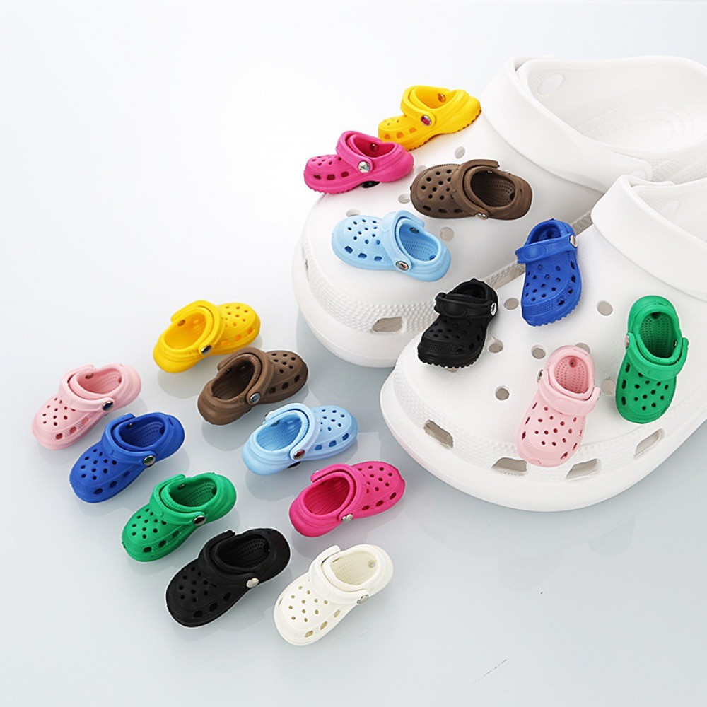 Mini รองเท้ารูปร่าง 3D ใหม่ กับ Charms สำหรับประดับกระเป๋าและรองเท้า เหมาะสำหรับผู้หญิงและเด็ก
