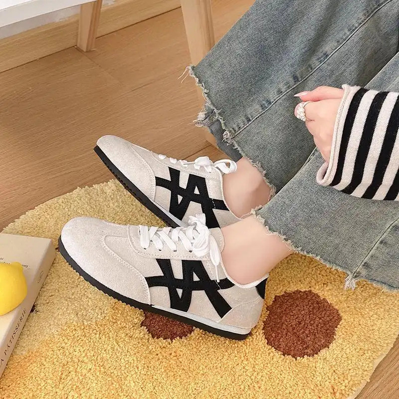 JSNB [ ส่วนลด 20 บาท ] ส่งฟรี COD รองเท้าผ้าใบ JSNB รองเท้าแฟชั่นสตรีรองเท้าหนังกลับ รองเท้าฮิตรองเท