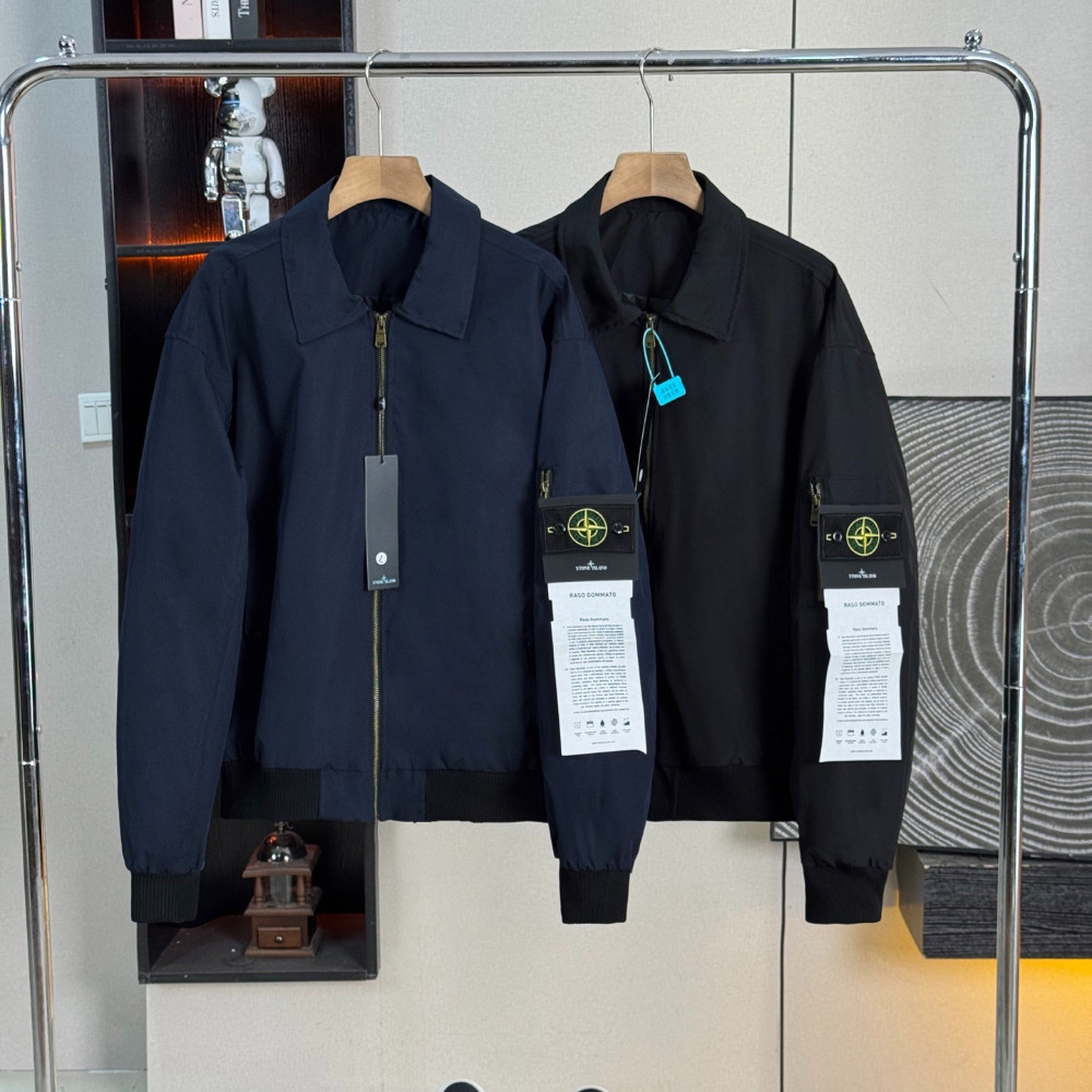 เสื้อแจ็คเก็ตบอมเบอร์น้ำหนักเบาสำหรับผู้ชาย รุ่น 2026 ST0NE lSL@ND แขนเสื้อปักโลโก้ คอปกตั้ง ซิปหน้า