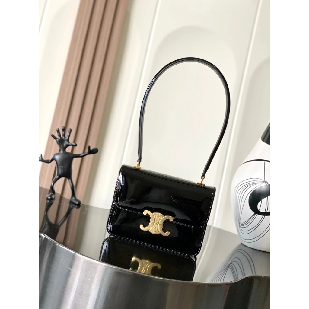 กระเป๋ารักแร้ Long Female Lacquer Tofu Lacquer