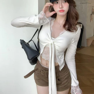 GirlsAt18 พร้อมส่ง🍒เสื้อลูกไม้สองชั้นติดกันคอวี ทรงเข้ารูป มีเชื่อกผูกโปว์ได้ เเซ็กซี่แฟชั่นเสื้อยืด หรูเริ่ด แขนยาว
