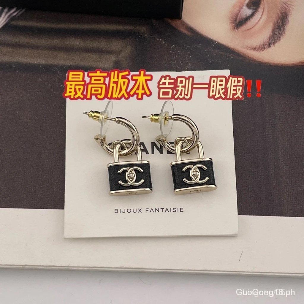 ต่างหูล็อคเล็กหนังสีดำ Chanel Exclusive รหัส 216600