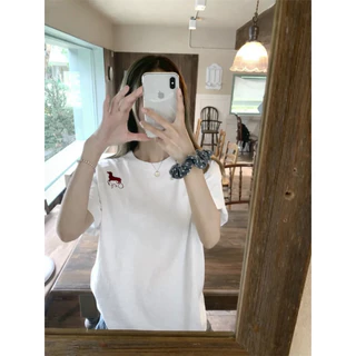 Luvoro (ผ้าฝ้าย 100%) 2026รุ่นใหม่ สุนัขพันธุ์ดัชชุนและลายตัวอักษร เสื้อยืด Cotton oversize T-shirt unisex ลาย เนื้อผ้านุ่มระบายอากาศดี แขนสั้น ใส่สบายสีดำและสีขาว เสื้อยืดทูโทน เสื้อยืดแขนสั้น C2821