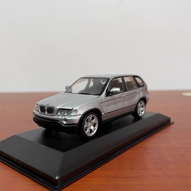1: 43 Mini Cut BMW BMW X5 E53 4.4 2000 โมเดลรถ SUV สีเงิน