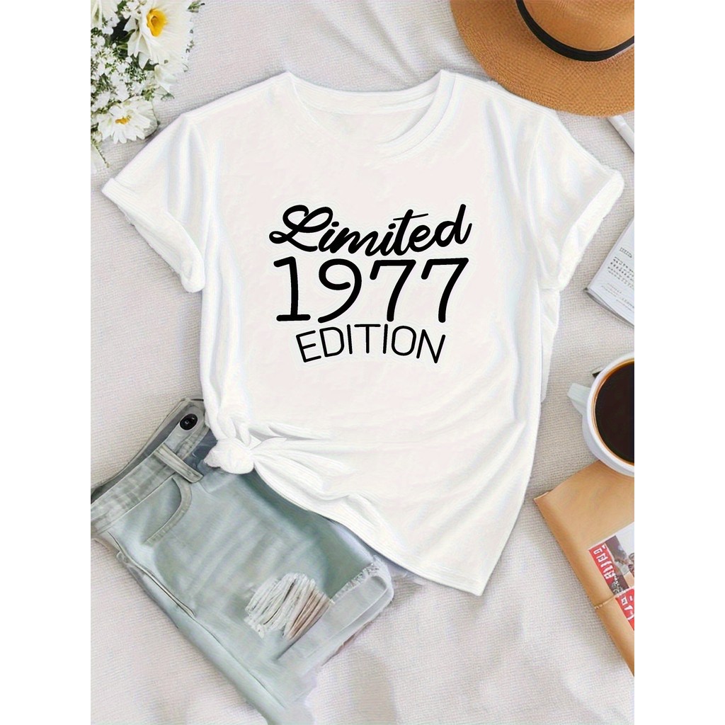 ผู้หญิง เสื้อยืดกราฟิกรุ่นจำกัด 1977 สีดำพร้อมข้อความ "Limited Edition" สีขาว เสื้อแขนสั้นคอกลมสำหรับฤดูร้อนและฤดูใบไม้ผ