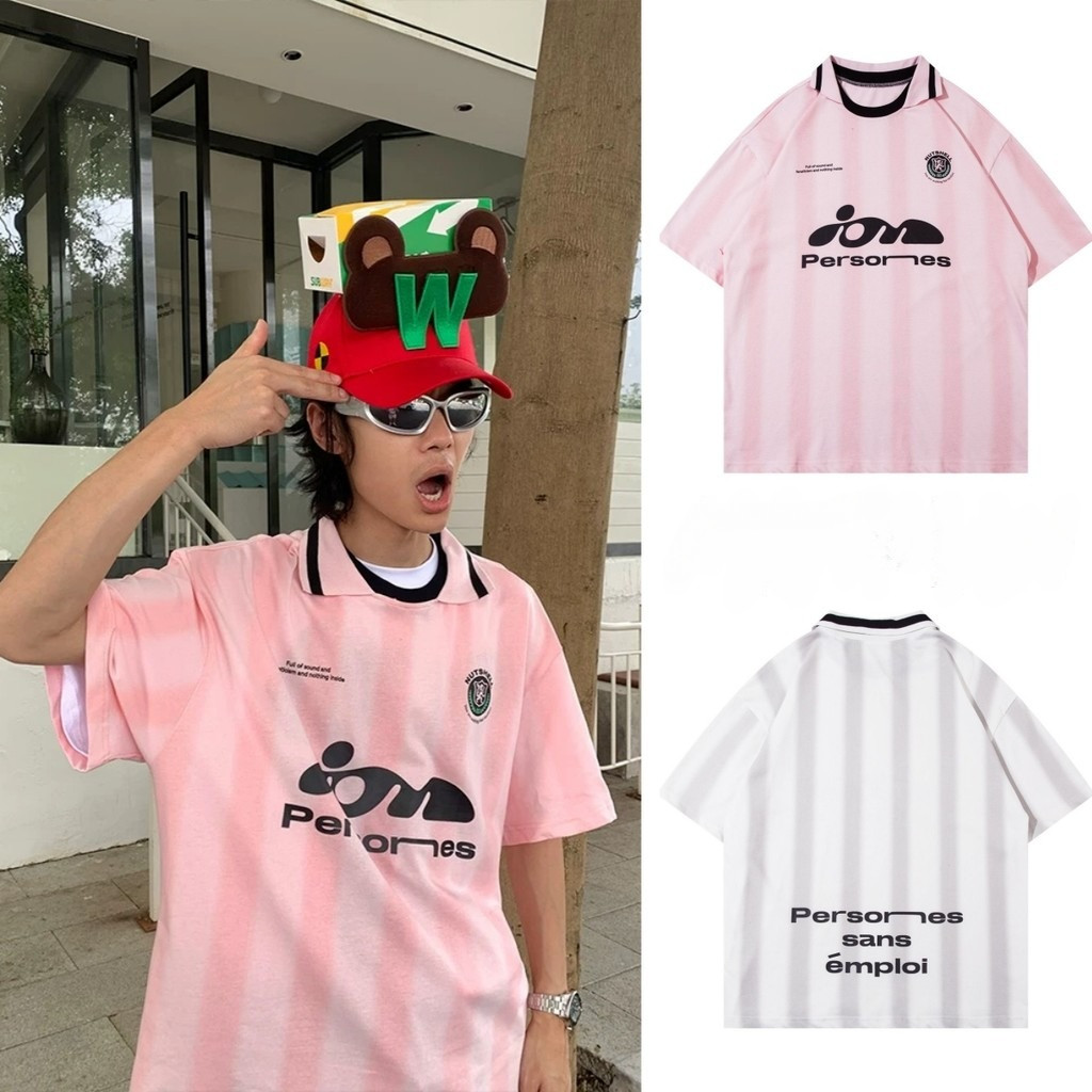 Chaistyle ยอดนิยม เสื้อโปโลผู้ชาย เสื้อยืดคู่รัก เสื้อยืดแขนสั้น ลายทาง สไตล์อเมริกัน ใส่สบาย คุณภาพดี