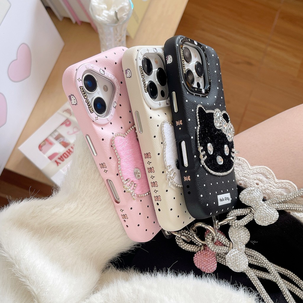 สติกเกอร์ลายจุดเพชร KT Cat สายคล้องมือเหมาะสําหรับ iPhone16Promax เคสโทรศัพท์ 15 Apple 14 การ์ตูนขาย