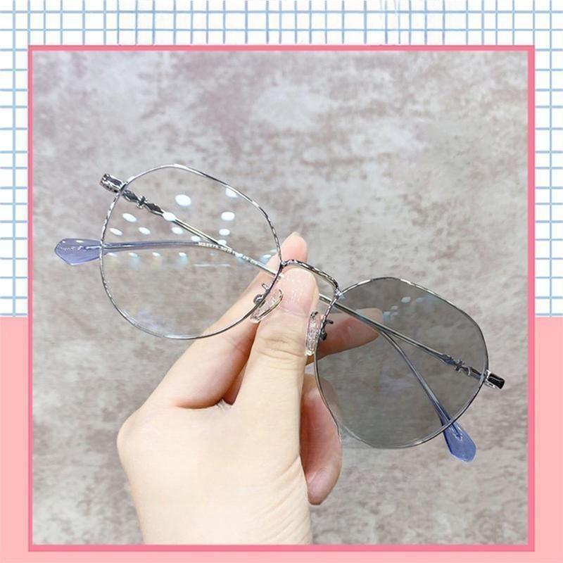 [จัดส่งในกรุงเทพฯ] แว่นสายตา unisex เลนส์โฟโตโครมิก พร้อมฟิลเตอร์กรองแสงสีฟ้าและป้องกันรังสียูวีF036