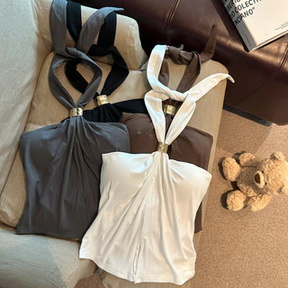HOT 'พร้อมส่ง' เสื้อคล้องคอแบบผูก สไตล์จับจีบ ดีเทลจี้โลหะ เพิ่มความหรู มีบราในตัว FY10168