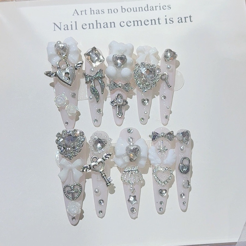 Jirai Kei Girl Long Pointed Handmade Press On Nails 3D Bow Diamond Bear เล็บปลอมไข่มุกญี่ปุ่น Rose Cross Crown Nail Art