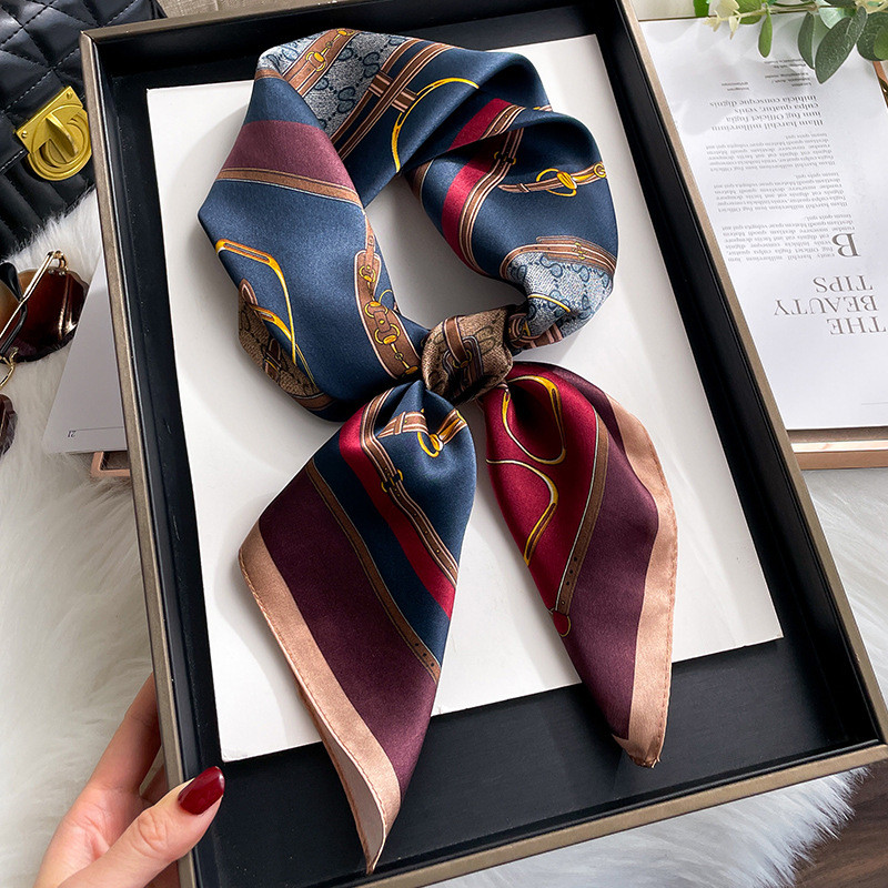 100% ผ้าไหมหม่อนผ้าพันคอผ้าไหมผู้หญิง2025 American Retro Horsebit คออุปกรณ์เสริมขนาดเล็กผ้าพันคอผ้าพ