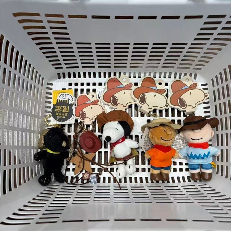 MINISO MINISO MINISO จี้ผ้ากํามะหยี่ Snoopy Western Denim Series yy3.23