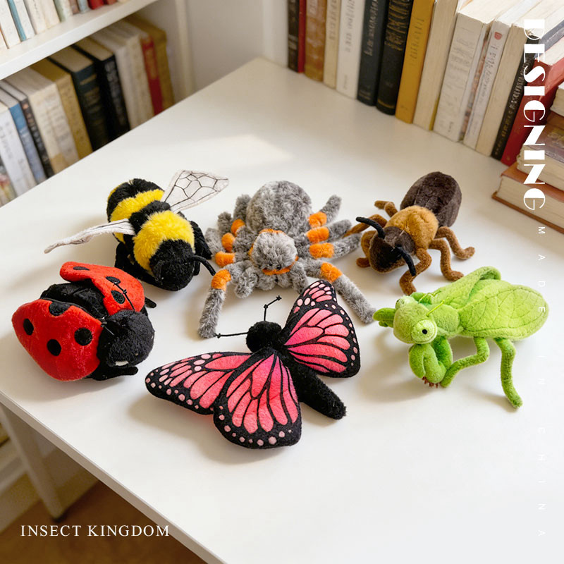 ของเล่นตุ๊กตาแมลง 6 ชนิด Spider Mantis Ant ผีเสื้อ Bee Ladybug คอลเลกชันการศึกษา