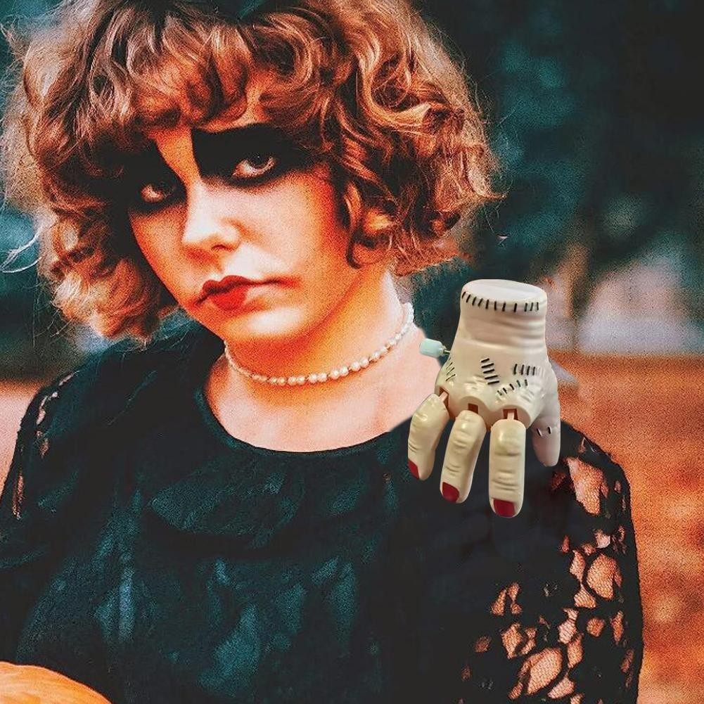 เล่นตลกและล้อเลียน Prop มือสุด ๆ ฮาโลวีนสยองขวัญ Wednesday Thing มือคอสเพลย์พลาสติก T2a3