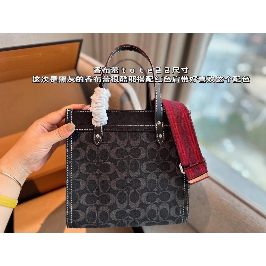 กระเป๋าถือดีมปซีย์ Coach สำหรับใส่โทรศัพท์มือถือ