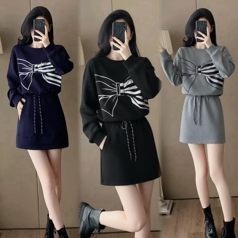 ชุดเซ็ต2ชิ้น เสื้อแขนยาว ตกแต่งรูปโบว์ กระโปรงกางเกง มีซับให้ในตัว ผ้าวอมนุ่ม -B1738