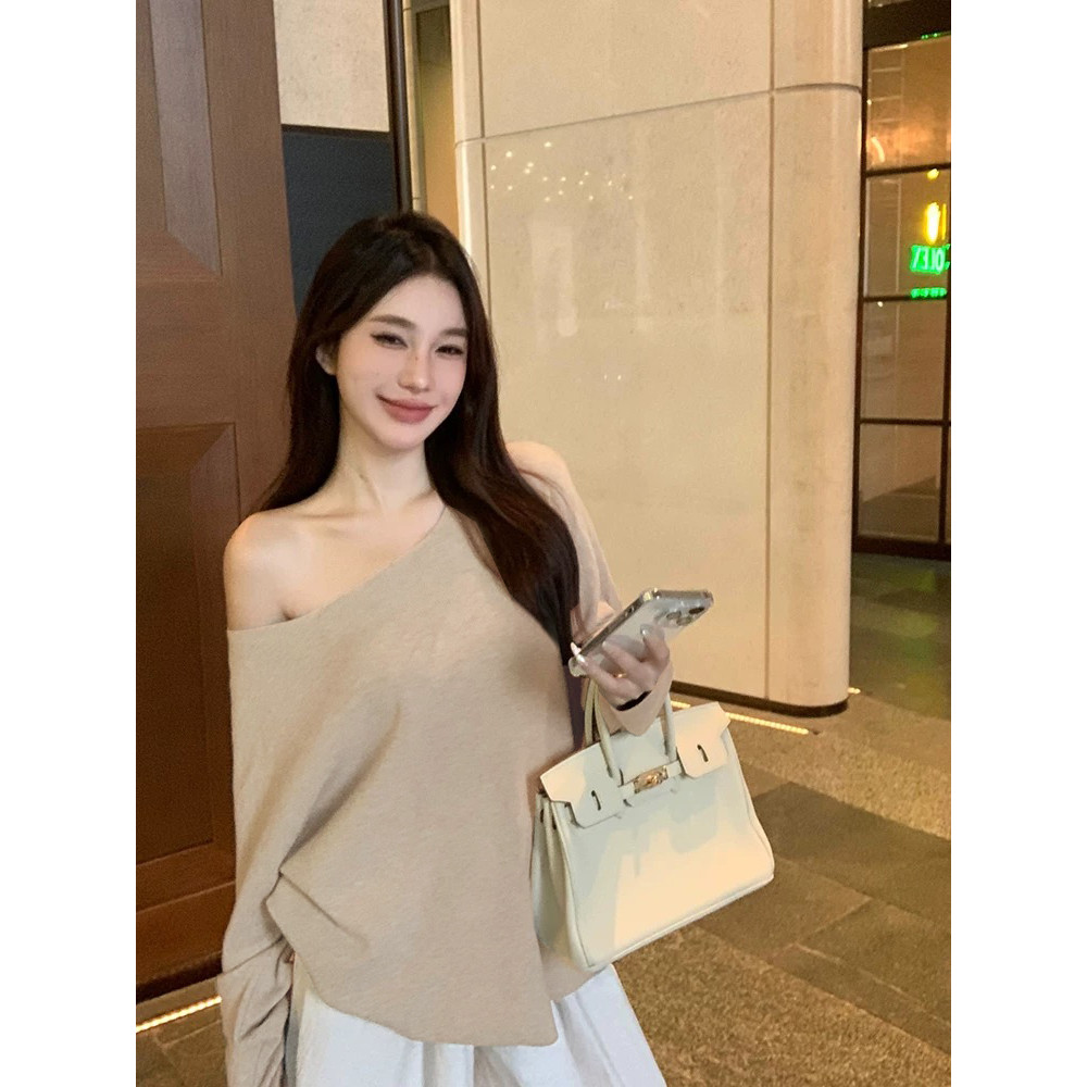 <Moses Queen> เสื้อสเวตเตอร์คอหนึ่งด้านแฟชั่นเกาหลี แขนยาว ไหล่เปิด ถักแบบหลวม สบาย สำหรับฤดูใบไม้ร่วง