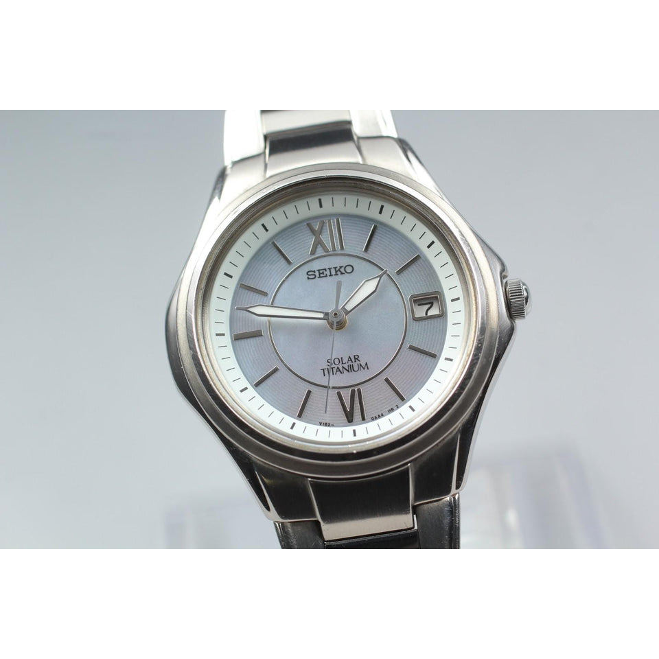 Vintage 1995 [near mint] seiko solar v182-0aa0 titanium date 30mm qz men's watch