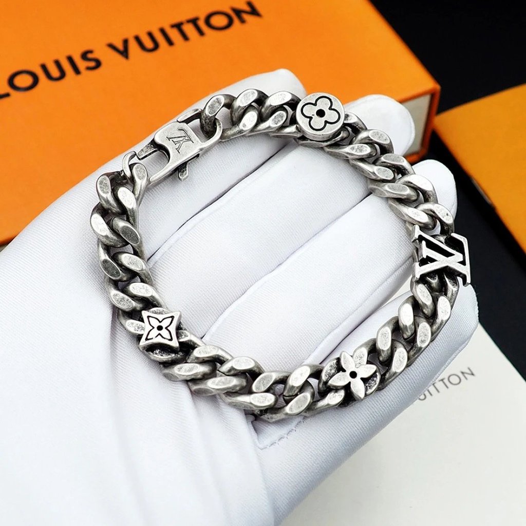 สร้อยข้อมือLouis Vuitton งานประณีตเรียบหรู