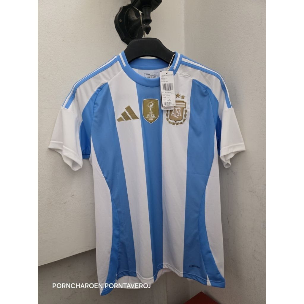 ARGENTINA 2024 HOME REPLICA JERSEY รหัส IP8409 เกรดพัดลม ใหม่และแท้ 100% ป้ายไทย ราคาป้าย 2,900 บาท