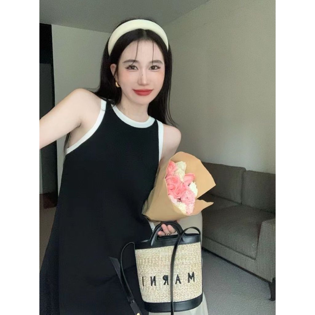 twkorea ชุดเสื้อกั๊กกระโปรงผู้หญิงแขนกุด สไตล์ฤดูร้อนปี 2024 สีดำ ตัดเย็บแบบSlim-fit จากผ้าฝ้ายแท้ ร