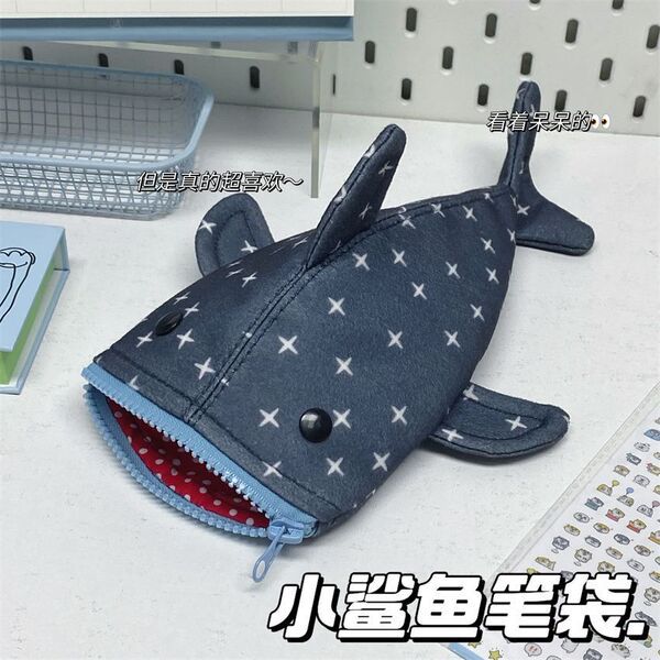 ดินสอ กล่องดินสอ Little Red Book Same Style Shark Star Pencil Case ins Cute Alien Soft Cute Curing C